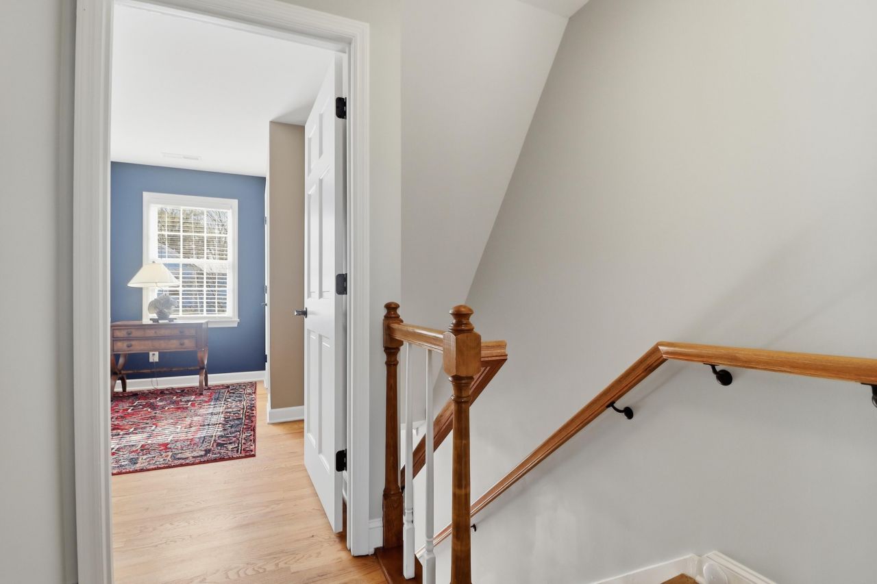 1530 Village Square Photo 19