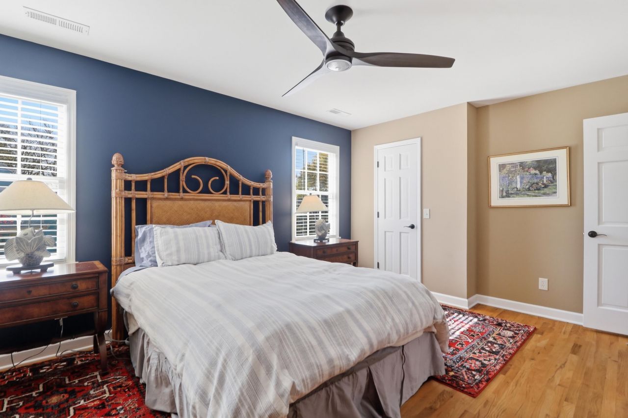 1530 Village Square Photo 20