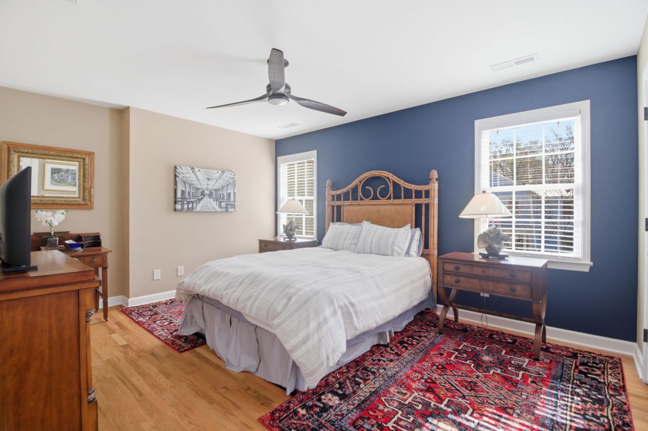 1530 Village Square Photo 21