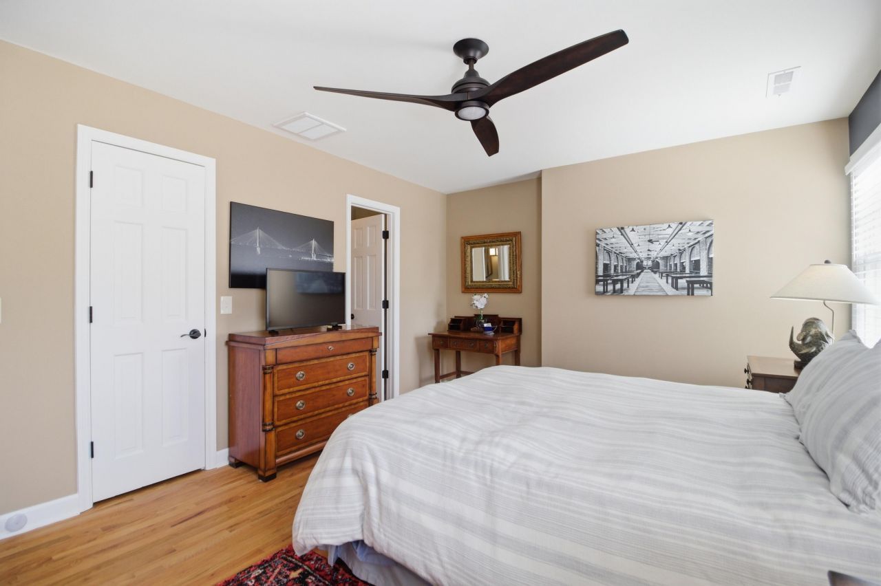 1530 Village Square Photo 22