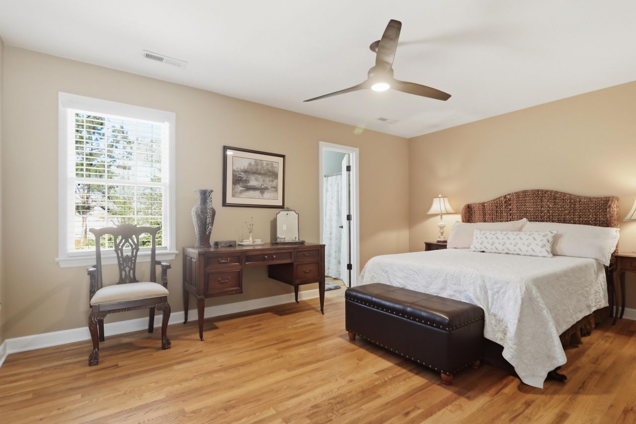 1530 Village Square Photo 25