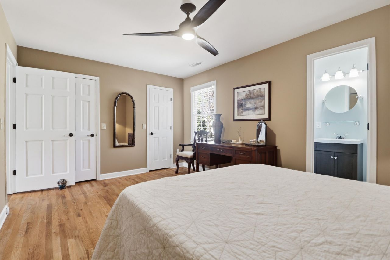 1530 Village Square Photo 27