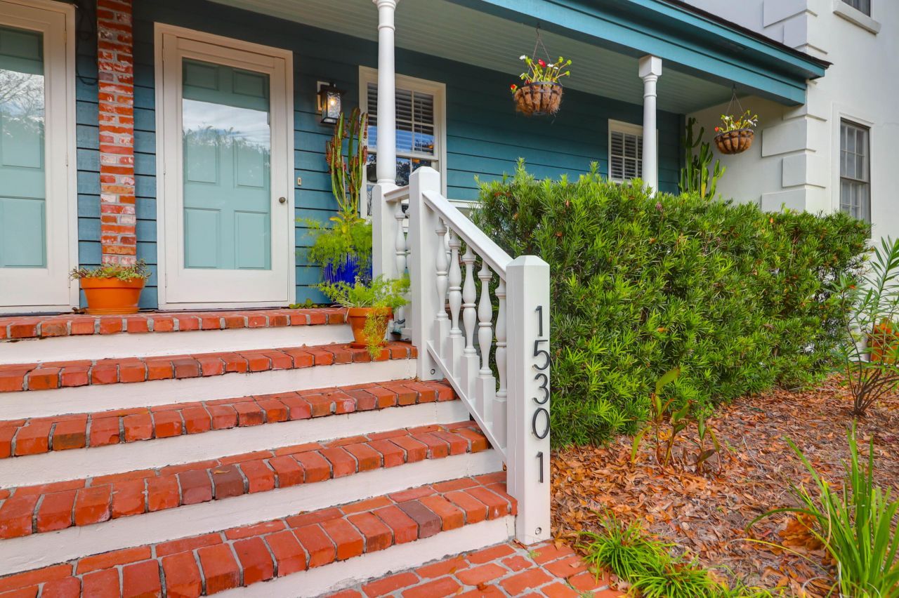 1530 Village Square Photo 4