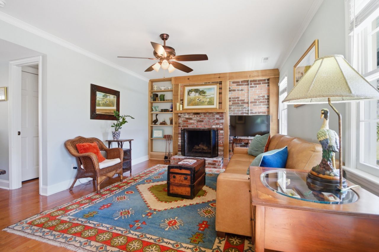 1530 Village Square Photo 6