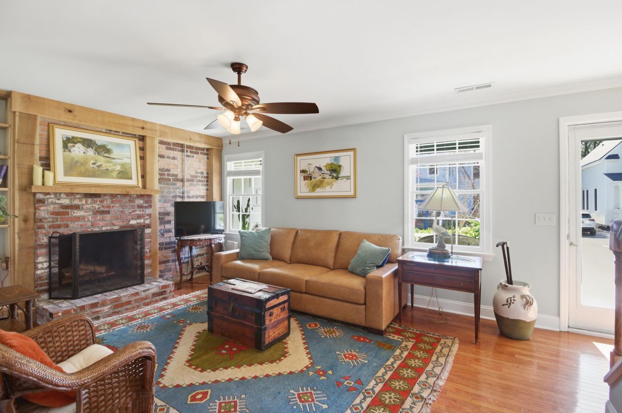 1530 Village Square Photo 8