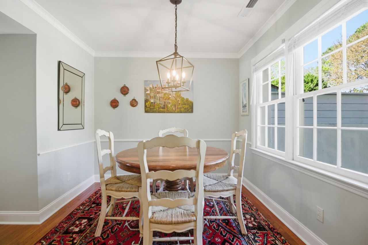 1530 Village Square Photo 9