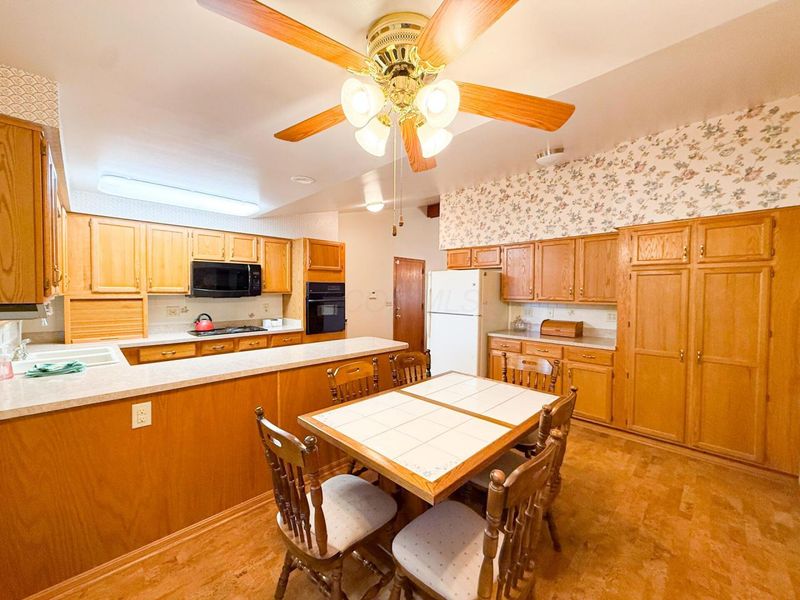 3335 Sycamore Knolls Drive, Columbus, OH 43219 Photo 10