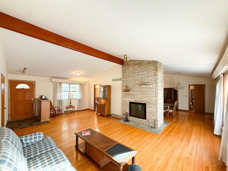 3335 Sycamore Knolls Drive, Columbus, OH 43219 Photo 6