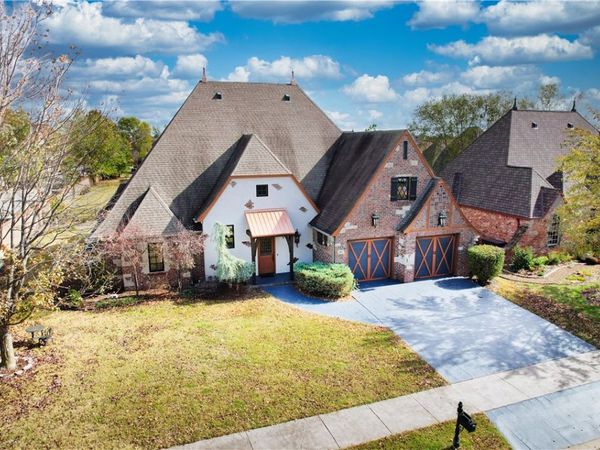 301 SW Beaujolet Street , Bentonville, AR 72712