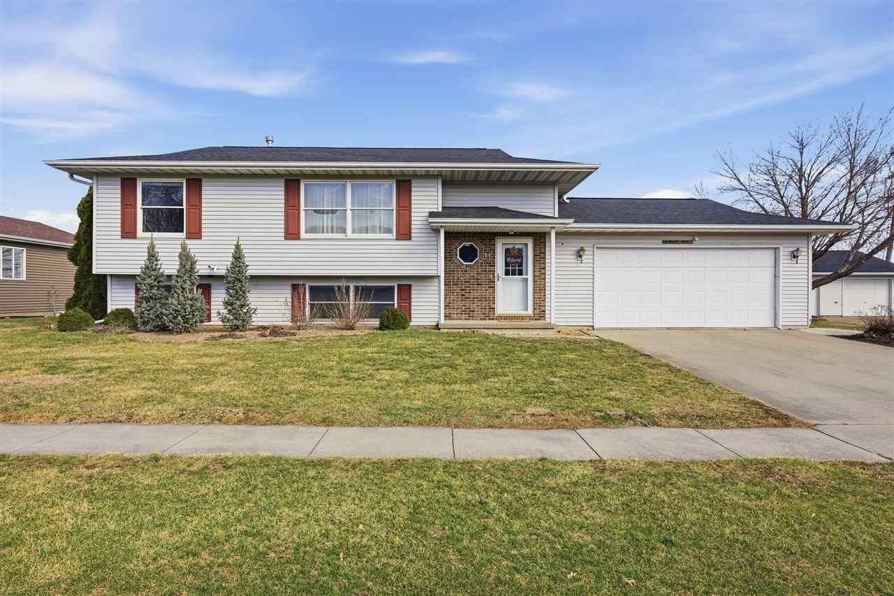 11 Williams Cir, Hills, IA 52235 Main Photo