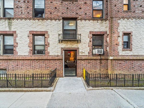 61-40 Saunders , Unit A11, Rego Park, NY 11374