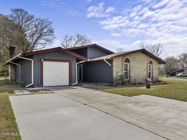 107 Tanglewood Drive, Jacksonville, NC 28540