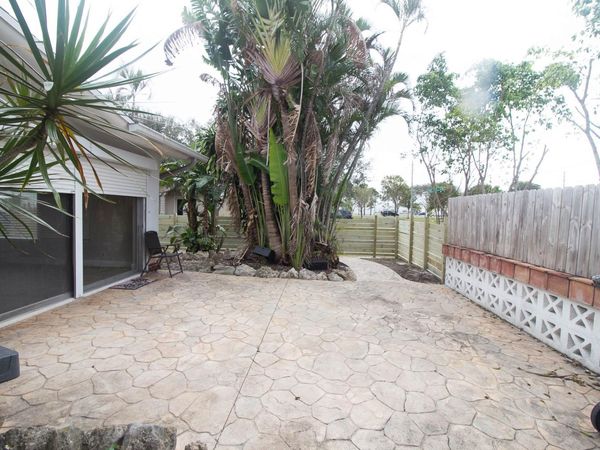 909 NE 12th Avenue, Pompano Beach, FL 33060