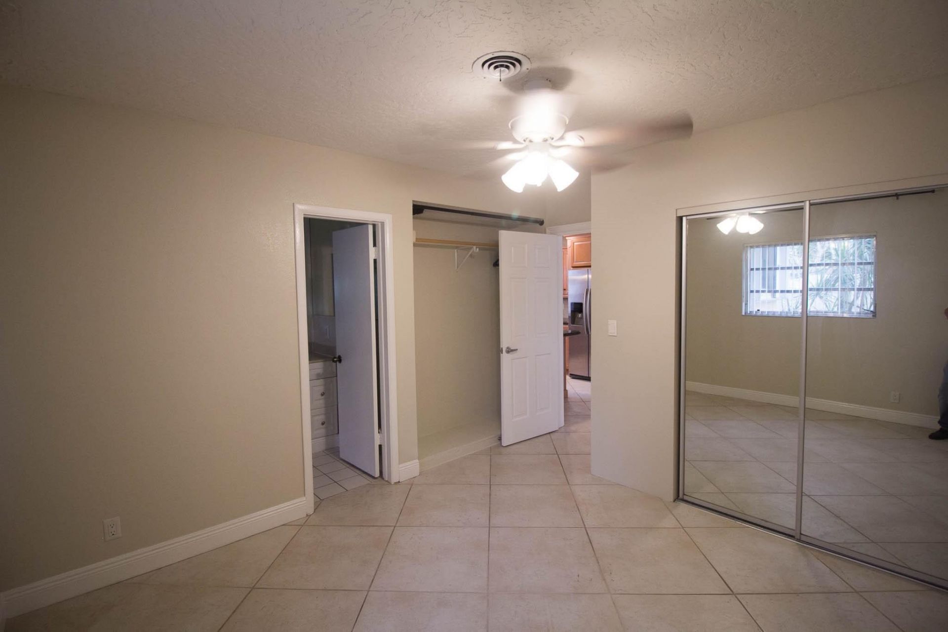 909 NE 12th Avenue, Pompano Beach, FL 33060 Photo