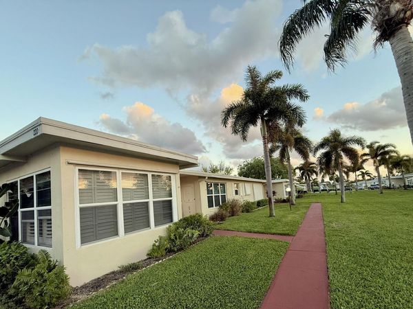 220 Country Lane, Unit A, Boynton Beach, FL 33435