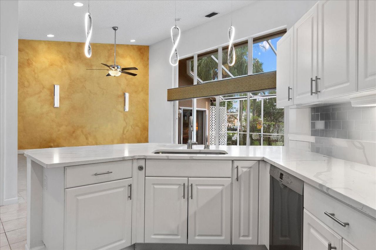 2869 Waters Edge Circle, Greenacres, FL 33413 Photo