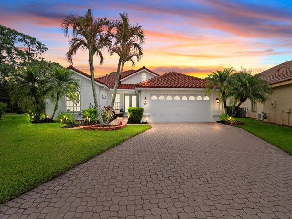 577 SW Saint Kitts Cove, Port St. Lucie, FL 34986