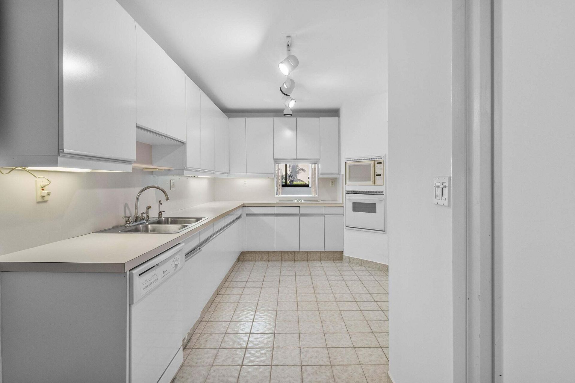 6711 N Ocean Boulevard, Unit 13, Ocean Ridge, FL 33435 Photo