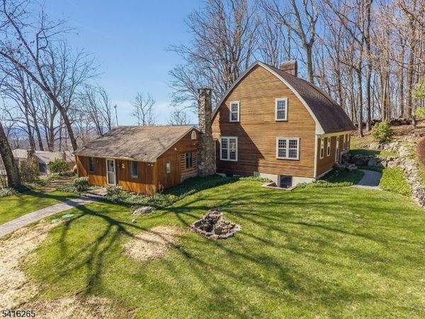 2 Driftway Dr, High Bridge, NJ 08829