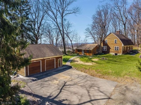 2 Driftway Dr, High Bridge, NJ 08829