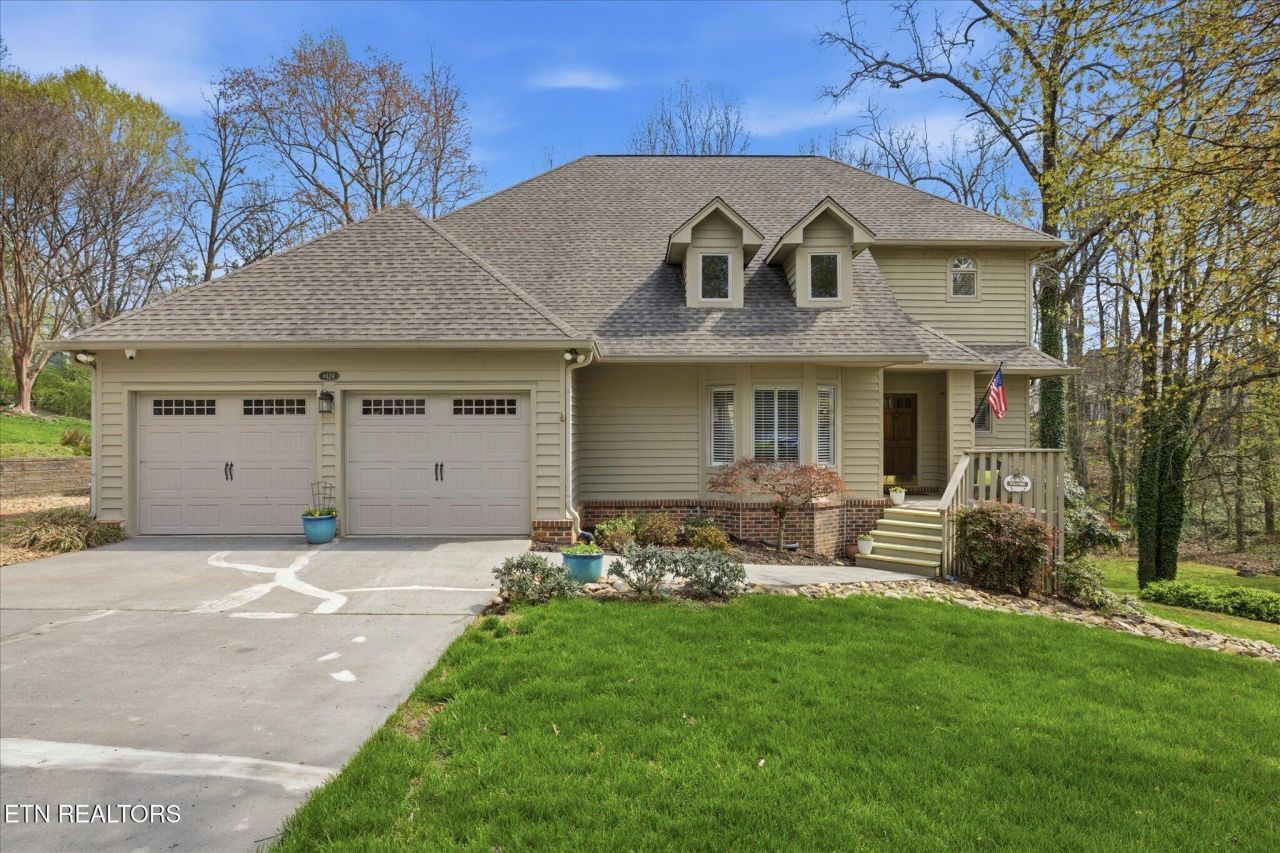 8424 Barbee Lane, Knoxville, TN 37923 Main Photo