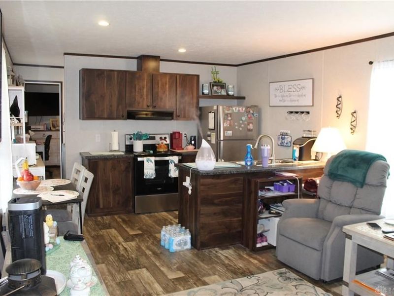 11 AIRSTREAM DR, West Carrollton, OH 45449 Photo 10