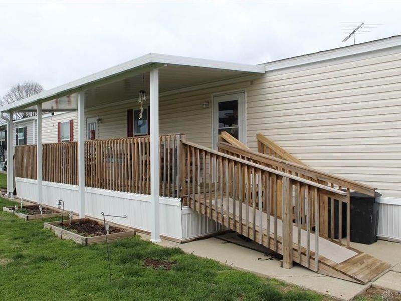 11 AIRSTREAM DR, West Carrollton, OH 45449 Photo 2