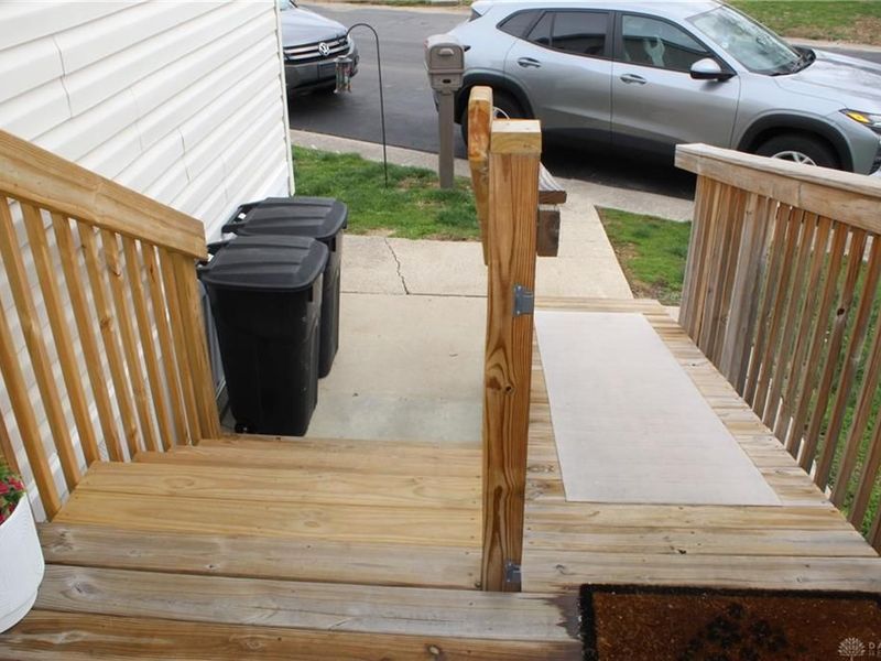 11 AIRSTREAM DR, West Carrollton, OH 45449 Photo 7