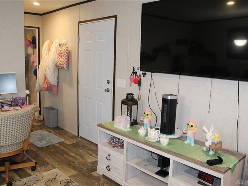 11 AIRSTREAM DR, West Carrollton, OH 45449 Photo 9