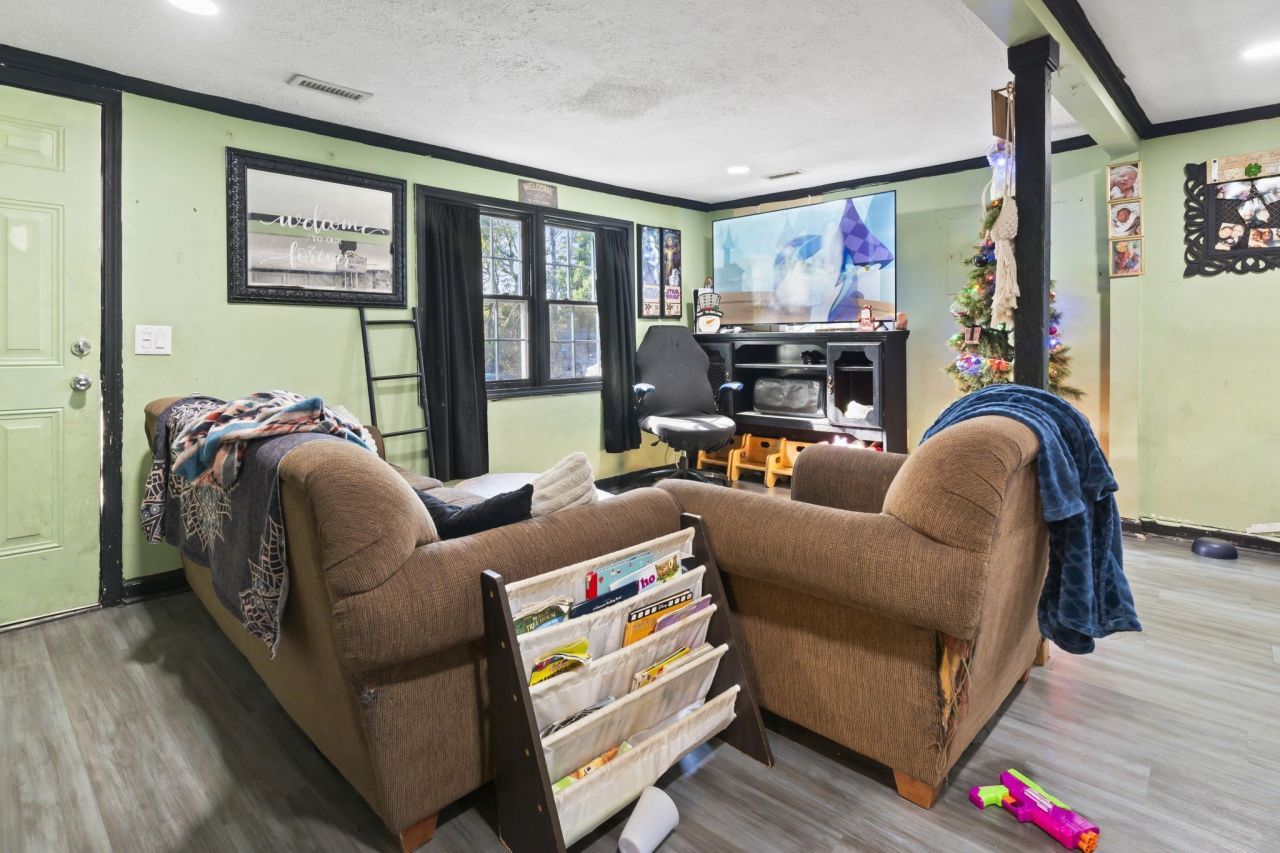 3055 Chestnut St. Photo 4