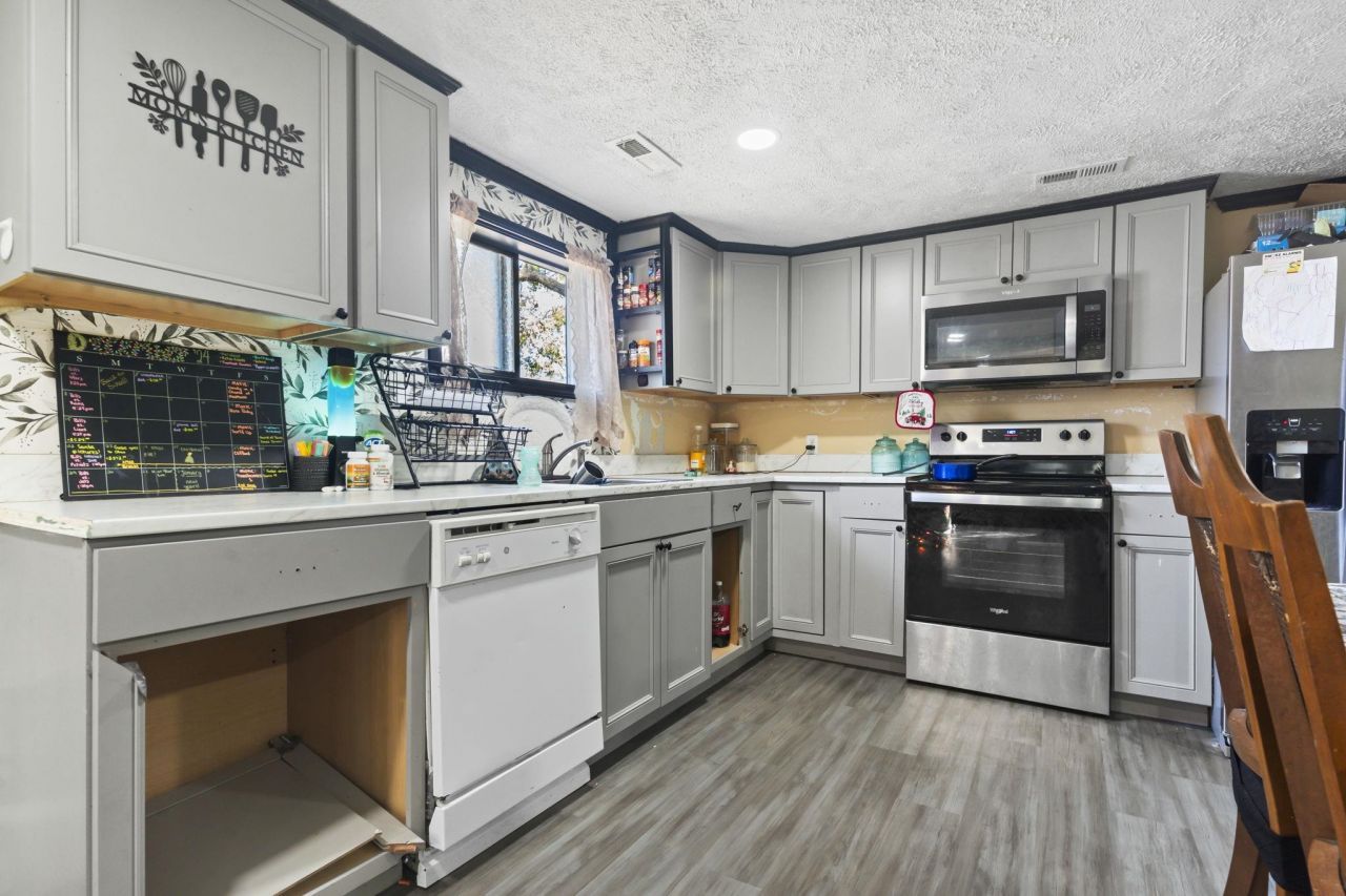 3055 Chestnut St. Photo 8