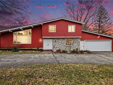 7 Wood Acre Drive, Pittsford, NY 14534