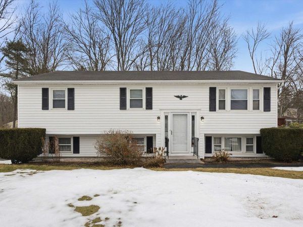 8 Harvest Drive, Hooksett, NH 03106