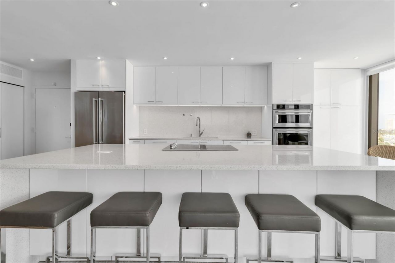 707 S Gulfstream Avenue , Unit 802, Sarasota, FL 34236 Photo