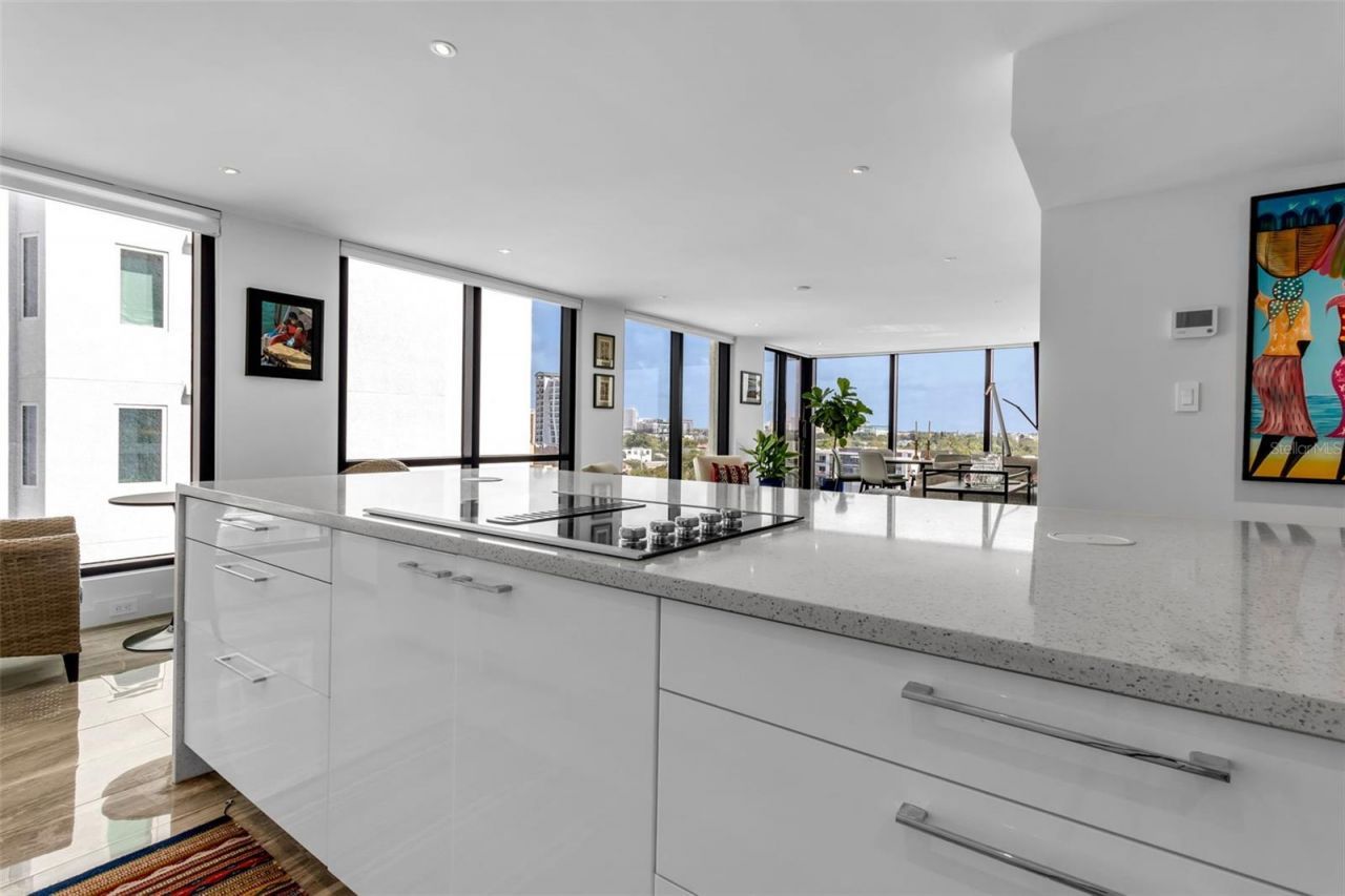 707 S Gulfstream Avenue , Unit 802, Sarasota, FL 34236 Photo