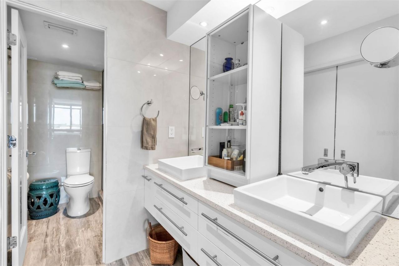 707 S Gulfstream Avenue , Unit 802, Sarasota, FL 34236 Photo