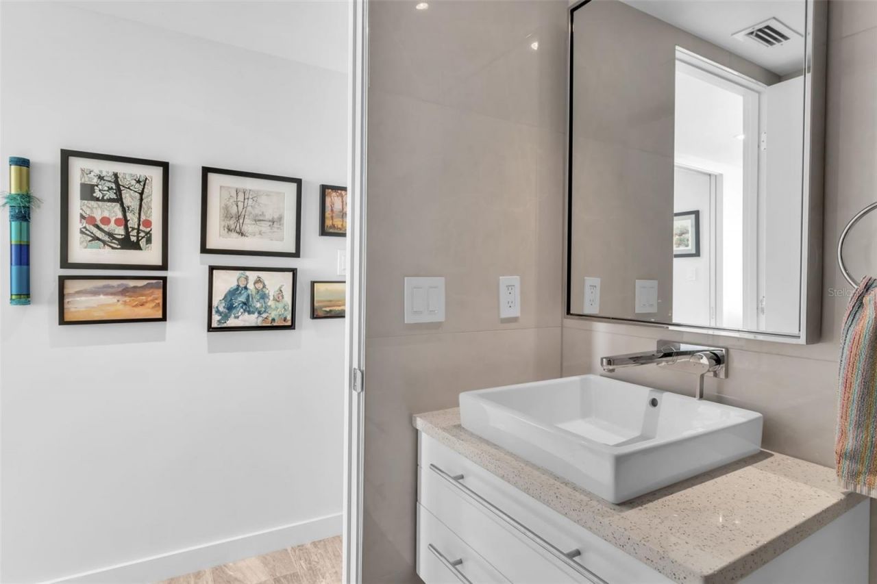 707 S Gulfstream Avenue , Unit 802, Sarasota, FL 34236 Photo