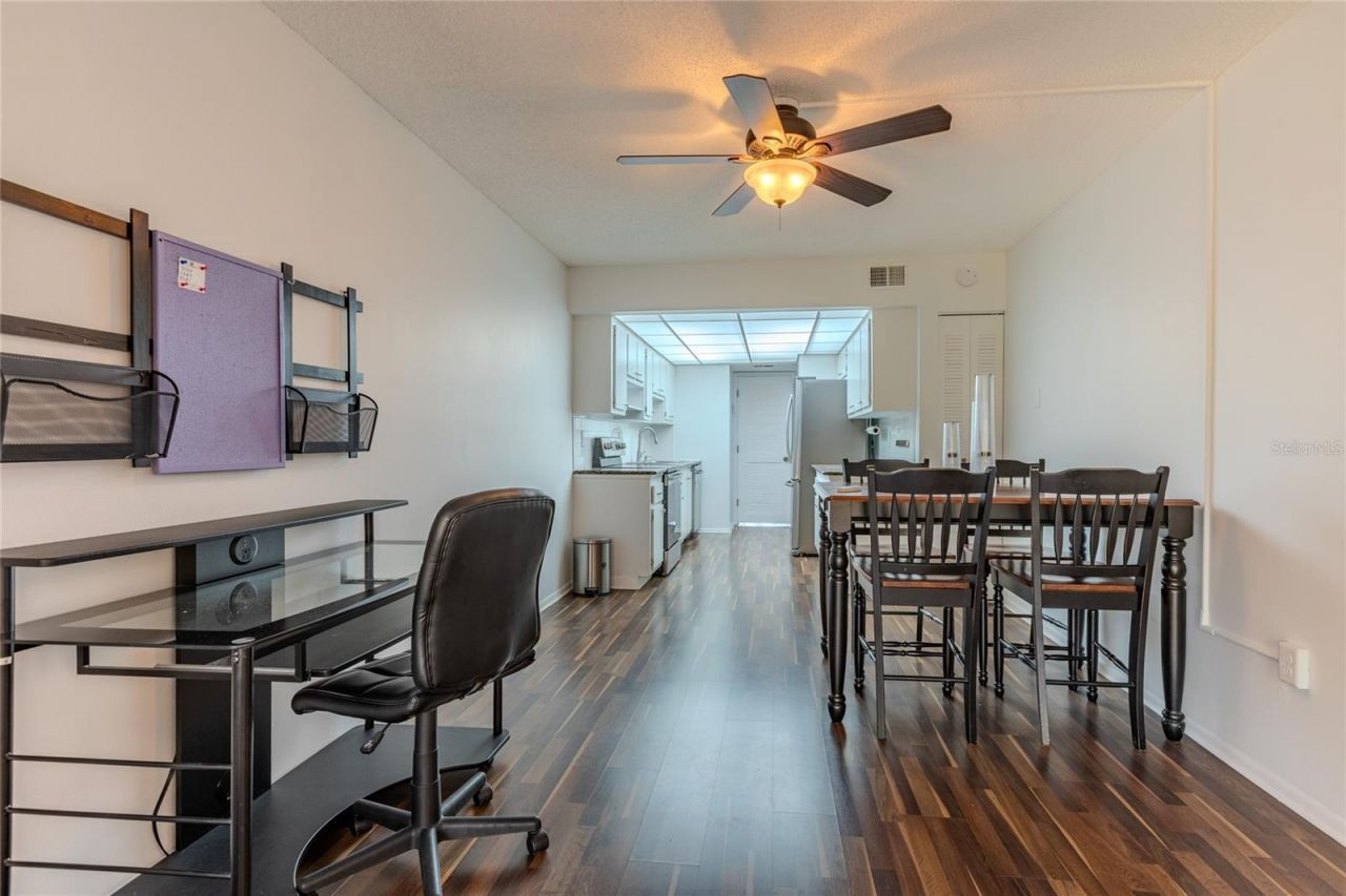 305 30th Avenue W, Unit A208, Bradenton, FL 34205 Photo