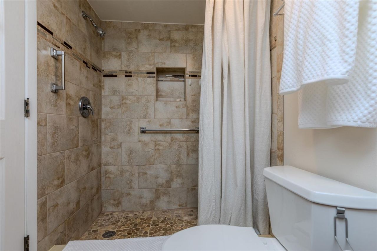 305 30th Avenue W, Unit A208, Bradenton, FL 34205 Photo