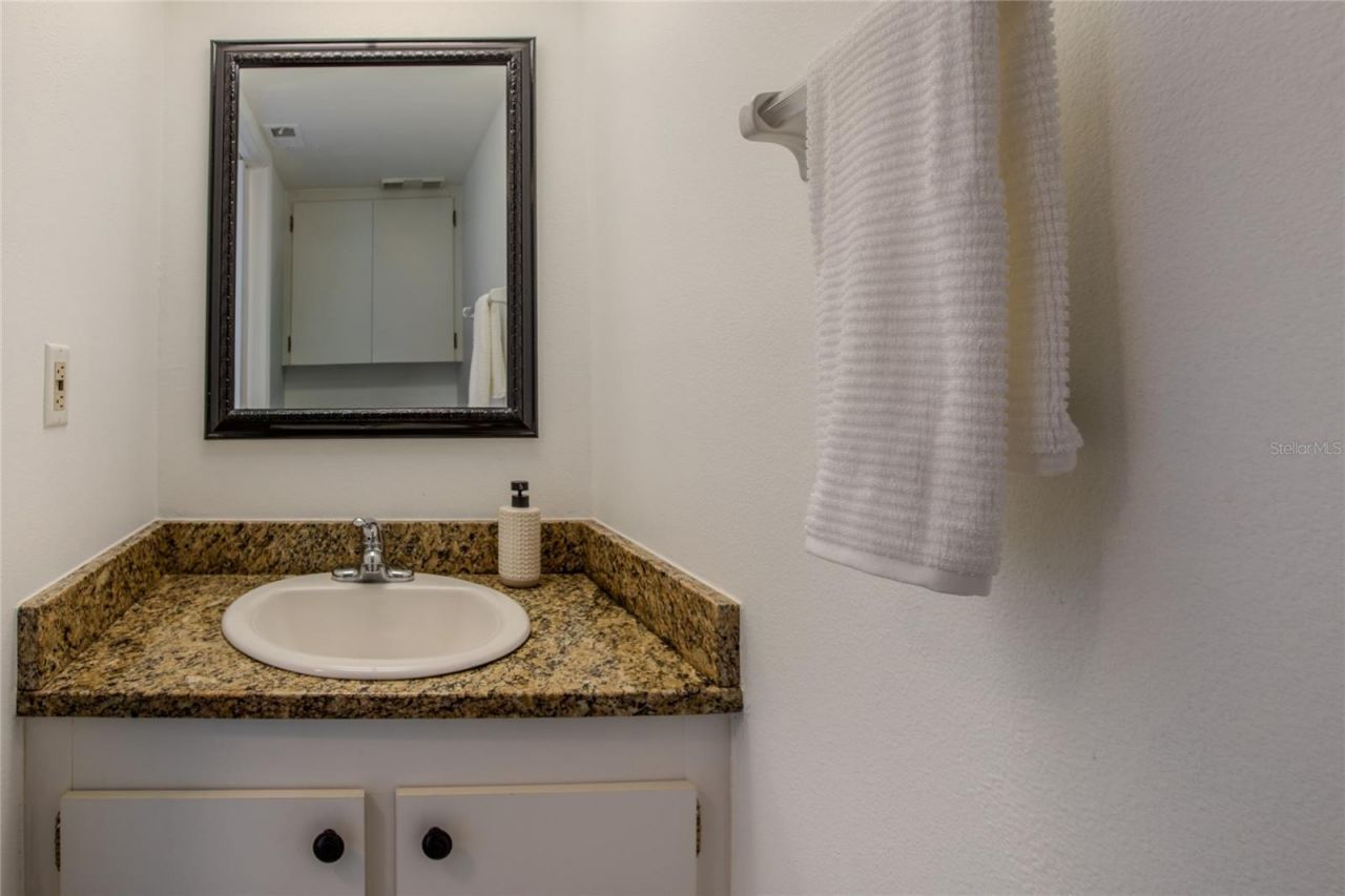 305 30th Avenue W, Unit A208, Bradenton, FL 34205 Photo