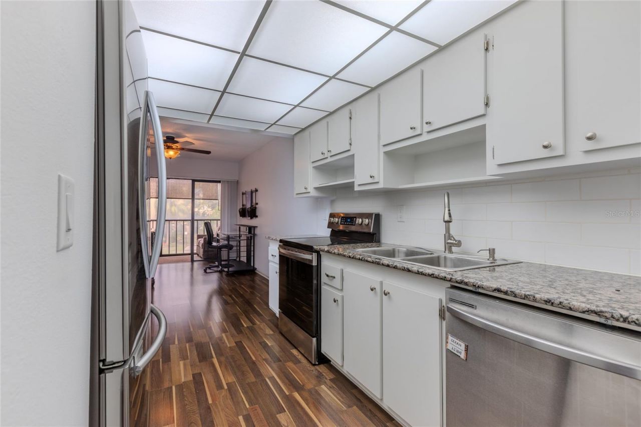 305 30th Avenue W, Unit A208, Bradenton, FL 34205 Photo