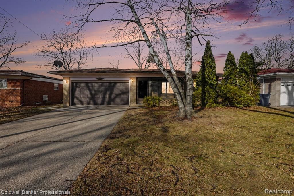 30205 Boewe Drive, Warren, MI 48092 Main Photo