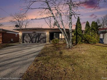 30205 Boewe Drive, Warren, MI 48092