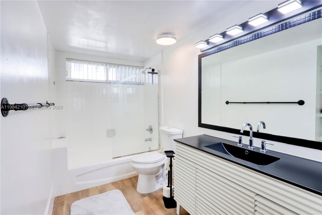 201 NW 7th St , Unit 307, Miami, FL 33136 Photo