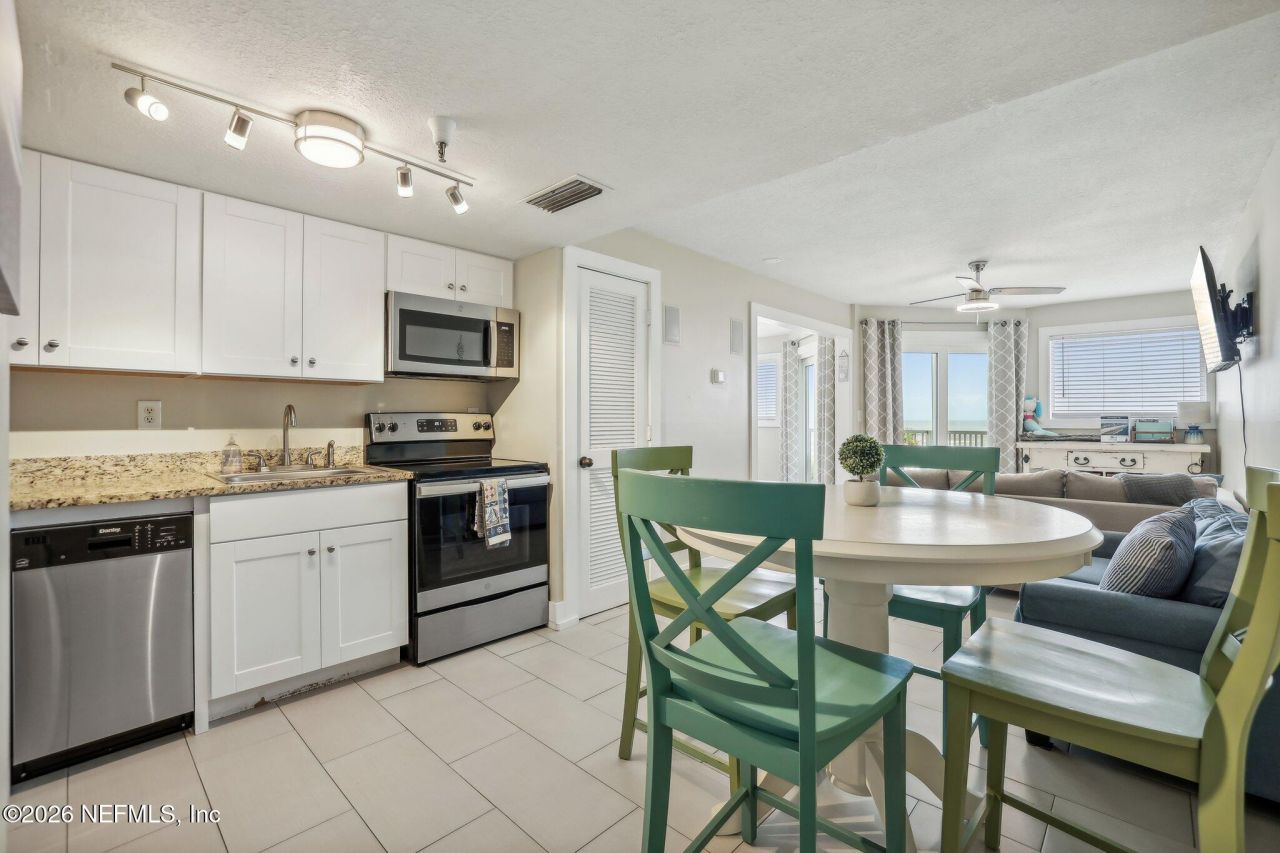 413 1st Street S, Unit 303, Jacksonville Beach, FL 32250 Photo