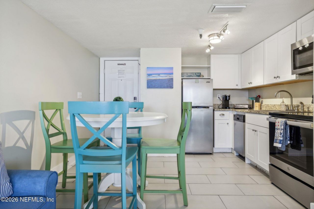 413 1st Street S, Unit 303, Jacksonville Beach, FL 32250 Photo