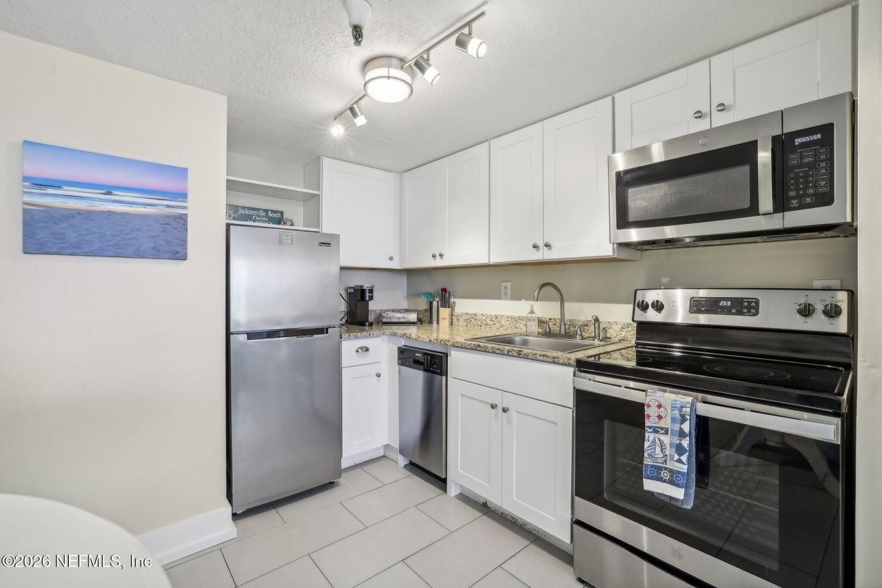 413 1st Street S, Unit 303, Jacksonville Beach, FL 32250 Photo