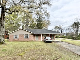 16 Jenny Ln Columbus, MS 39702
