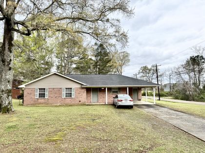 16 Jenny Ln Columbus, MS 39702