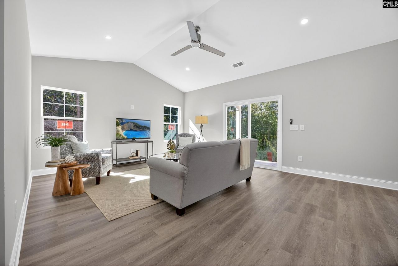 521 Romford Road Photo 11